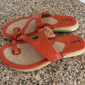 b.o.c. Orange T-Strap Leather Sandals SZ 9